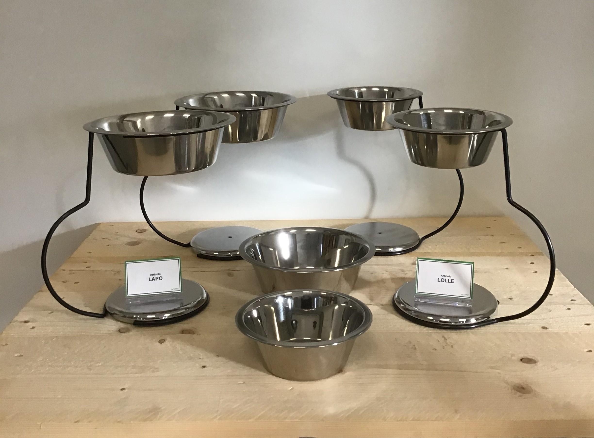 Elevated dog bowl stand