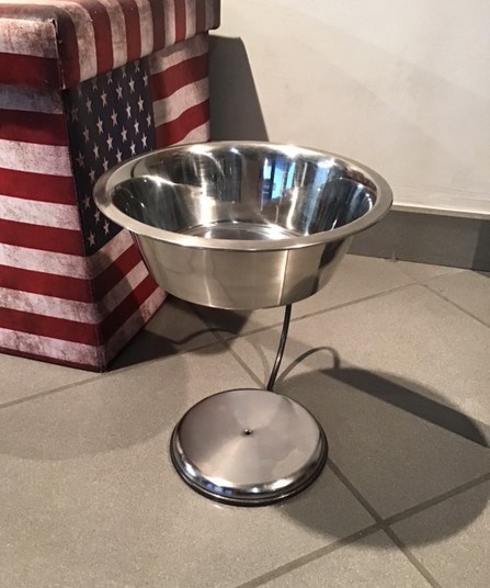 Elevated dog bowl stand