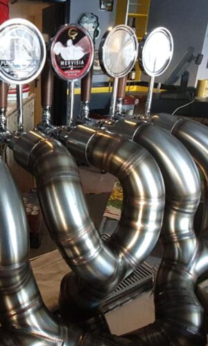 Spillatore birra a 6 rubinetti in pub